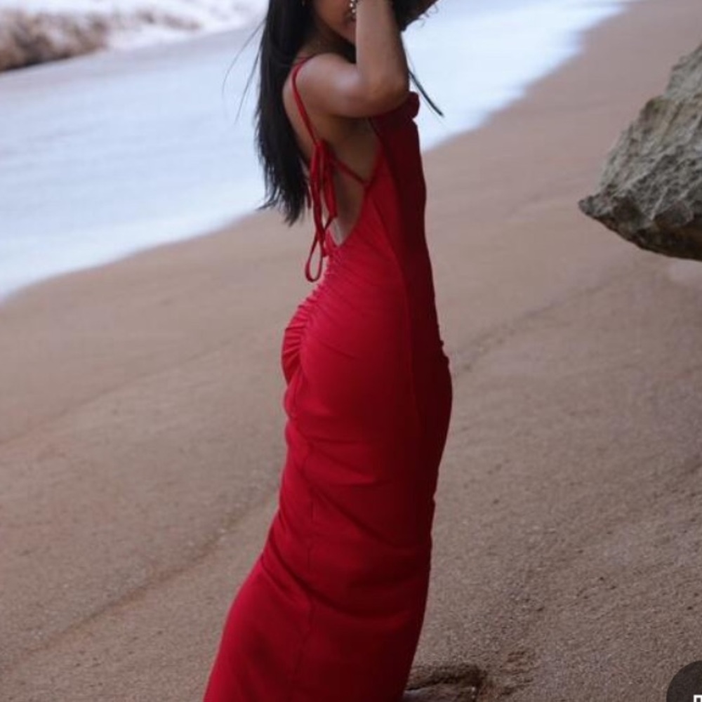 Backless dress